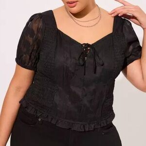 Torrid Women's Size 1 1X 14-16 Black Cotton Clip Floral Smocked Crop Top Tie